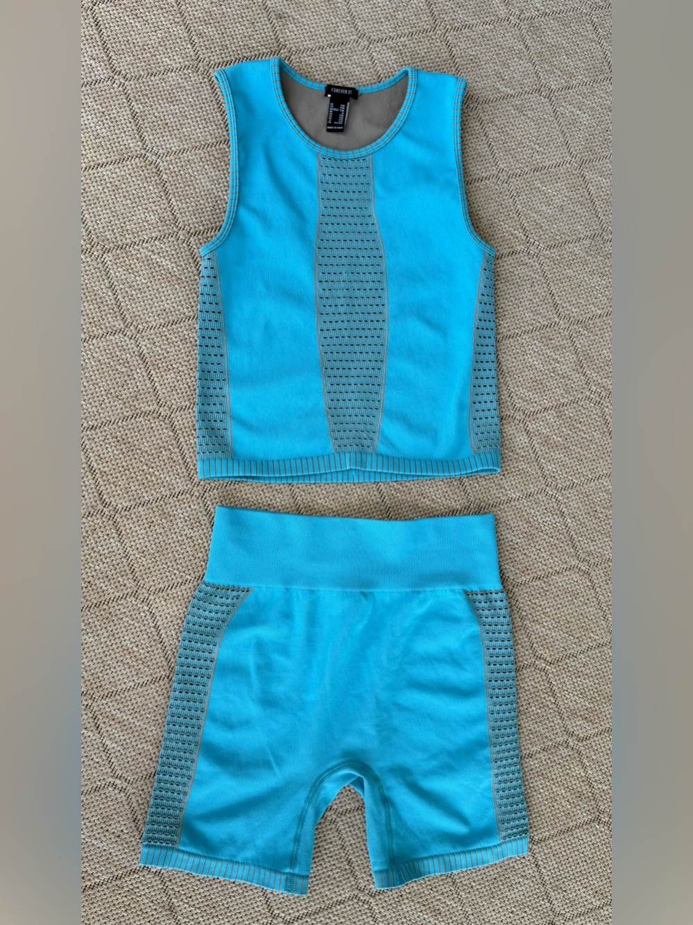 Aqua Blue Seamless Crop Top and High-Waist Leggings Set size S/M pre-owned +gift
